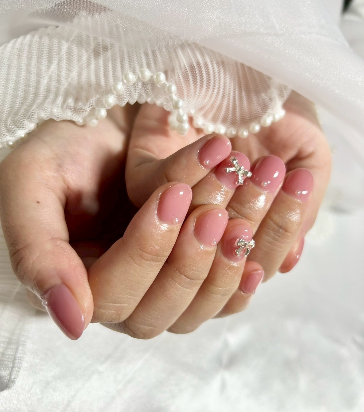 肌なじみカラーのネイル